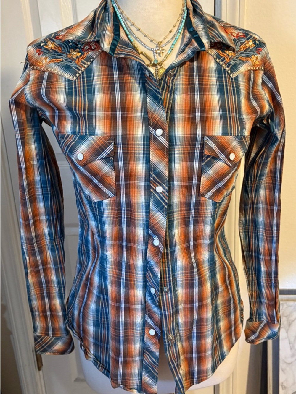 VTG Women's Plaid Western Snap Shirt in Rust and Teal - Picture 6 of 10